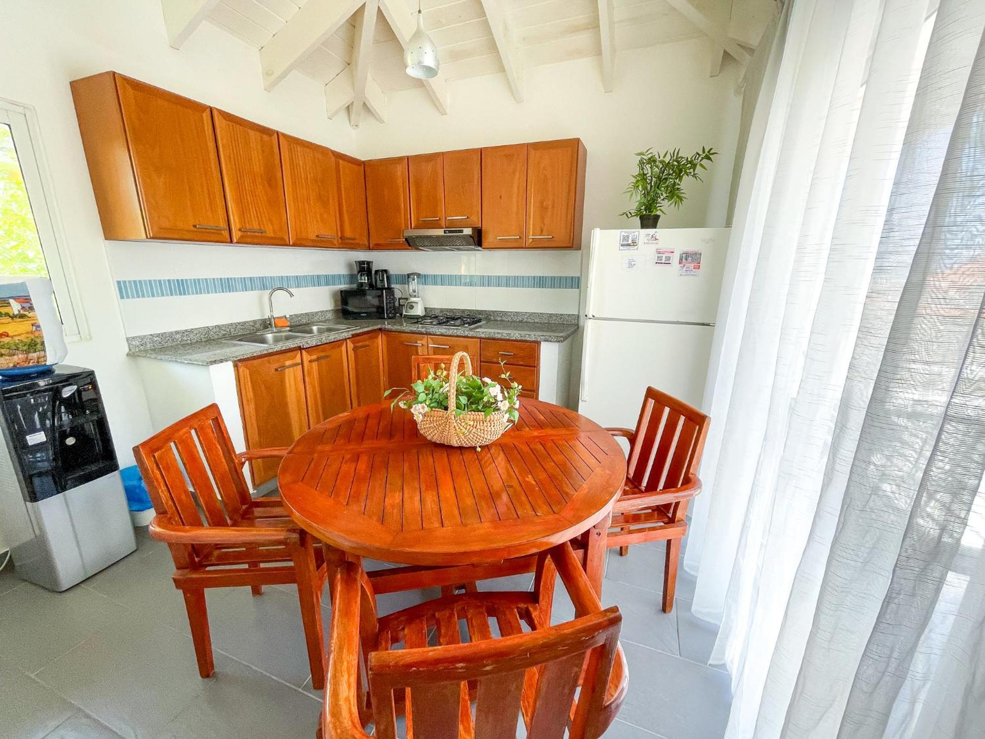Caribbean Paradise Ocean Breeze Hotel With View Los Corales Bbq Wifi Beach Club & Spa Punta Cana Exterior foto